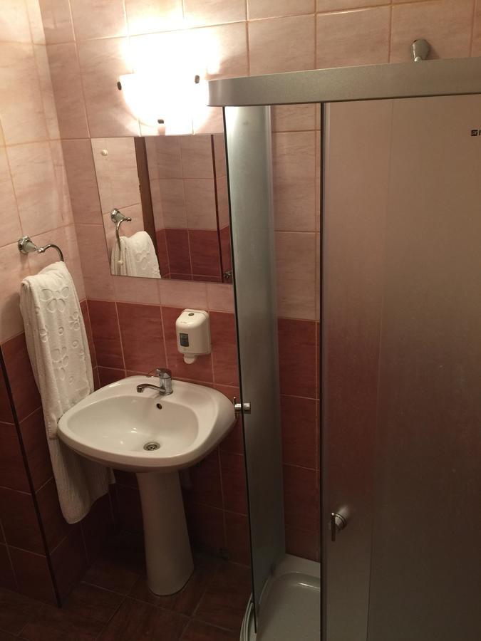 בוטוסאני Hotel Rares מראה חיצוני תמונה