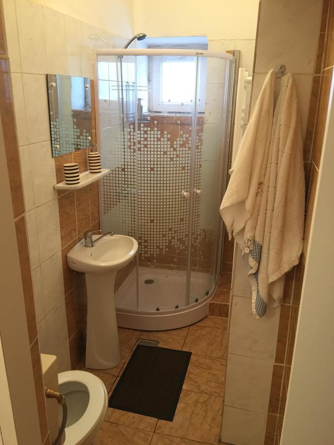 בוטוסאני Hotel Rares מראה חיצוני תמונה