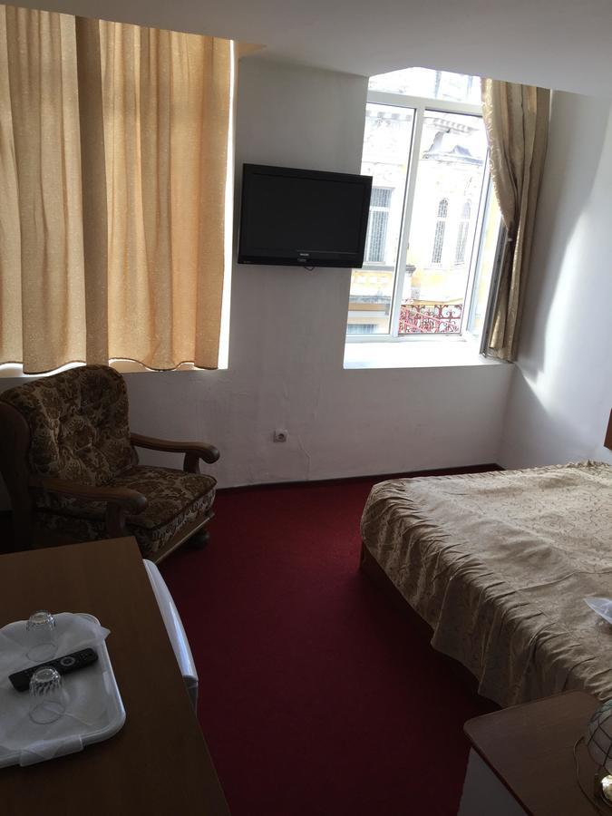 בוטוסאני Hotel Rares מראה חיצוני תמונה