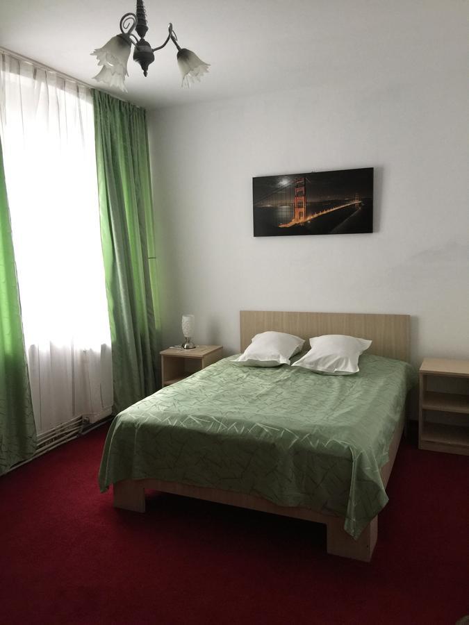 בוטוסאני Hotel Rares מראה חיצוני תמונה