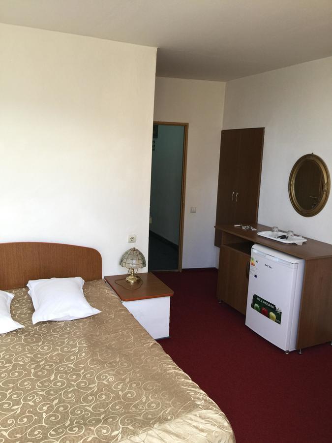 בוטוסאני Hotel Rares מראה חיצוני תמונה