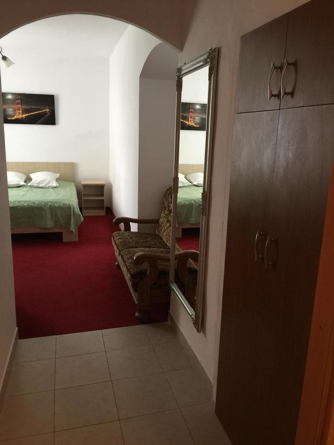 בוטוסאני Hotel Rares מראה חיצוני תמונה