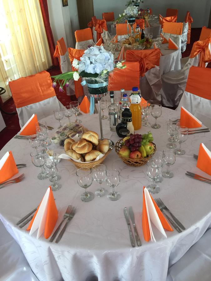בוטוסאני Hotel Rares מראה חיצוני תמונה