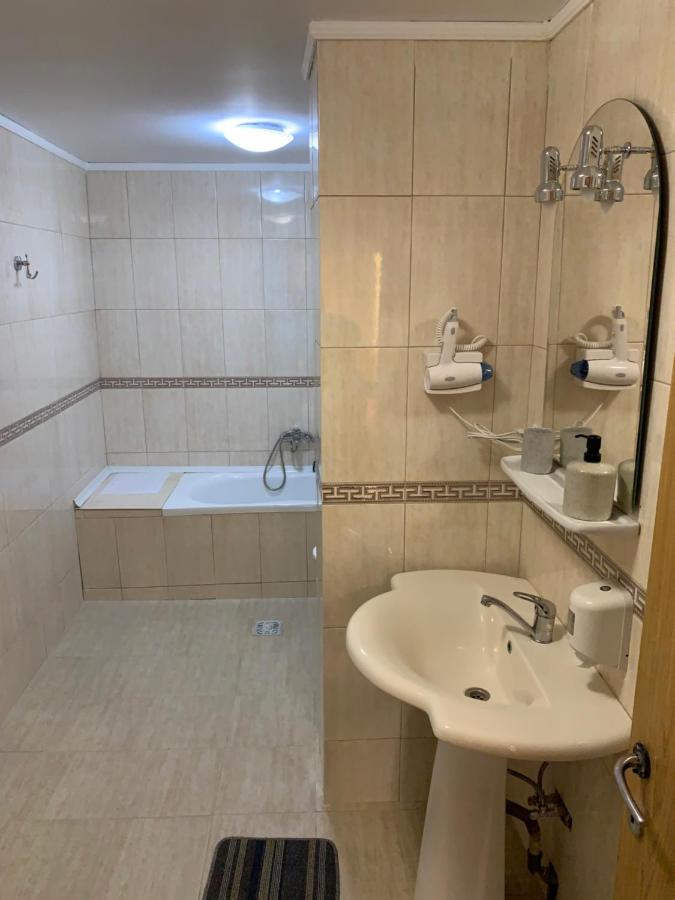 בוטוסאני Hotel Rares מראה חיצוני תמונה