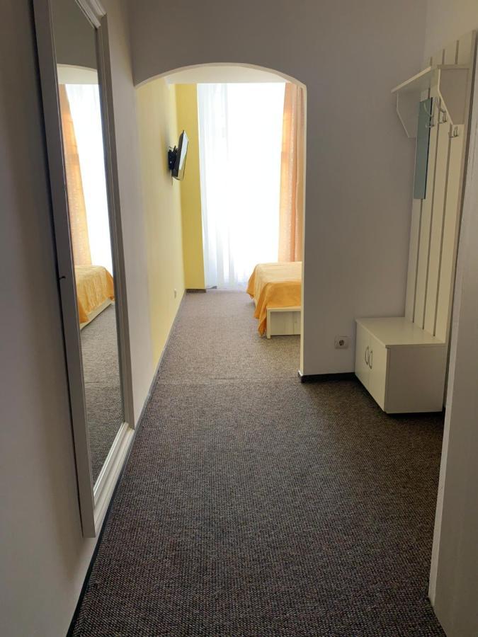 בוטוסאני Hotel Rares מראה חיצוני תמונה