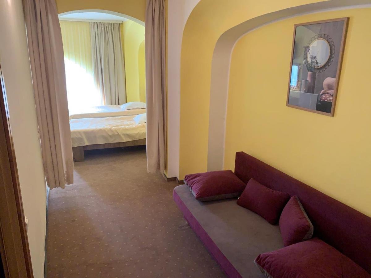 בוטוסאני Hotel Rares מראה חיצוני תמונה