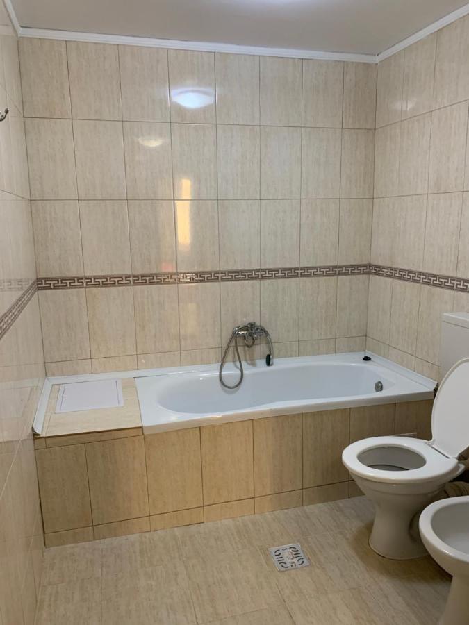 בוטוסאני Hotel Rares מראה חיצוני תמונה
