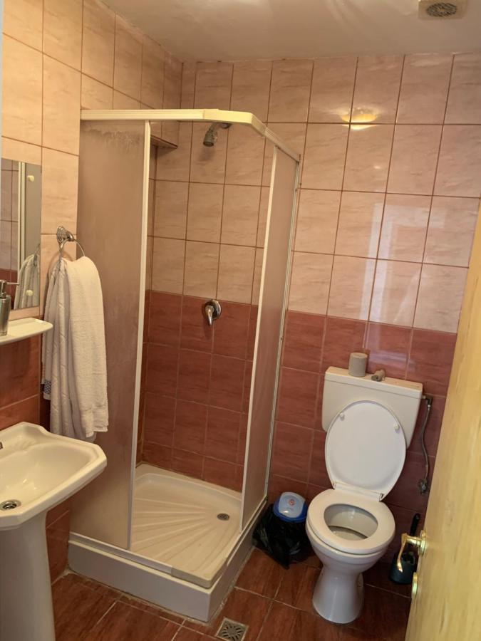 בוטוסאני Hotel Rares מראה חיצוני תמונה