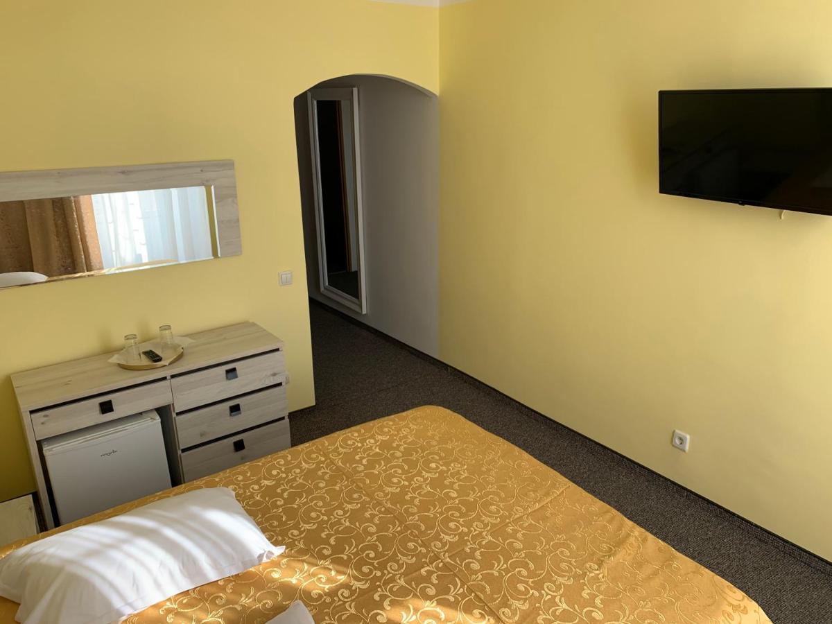 בוטוסאני Hotel Rares מראה חיצוני תמונה