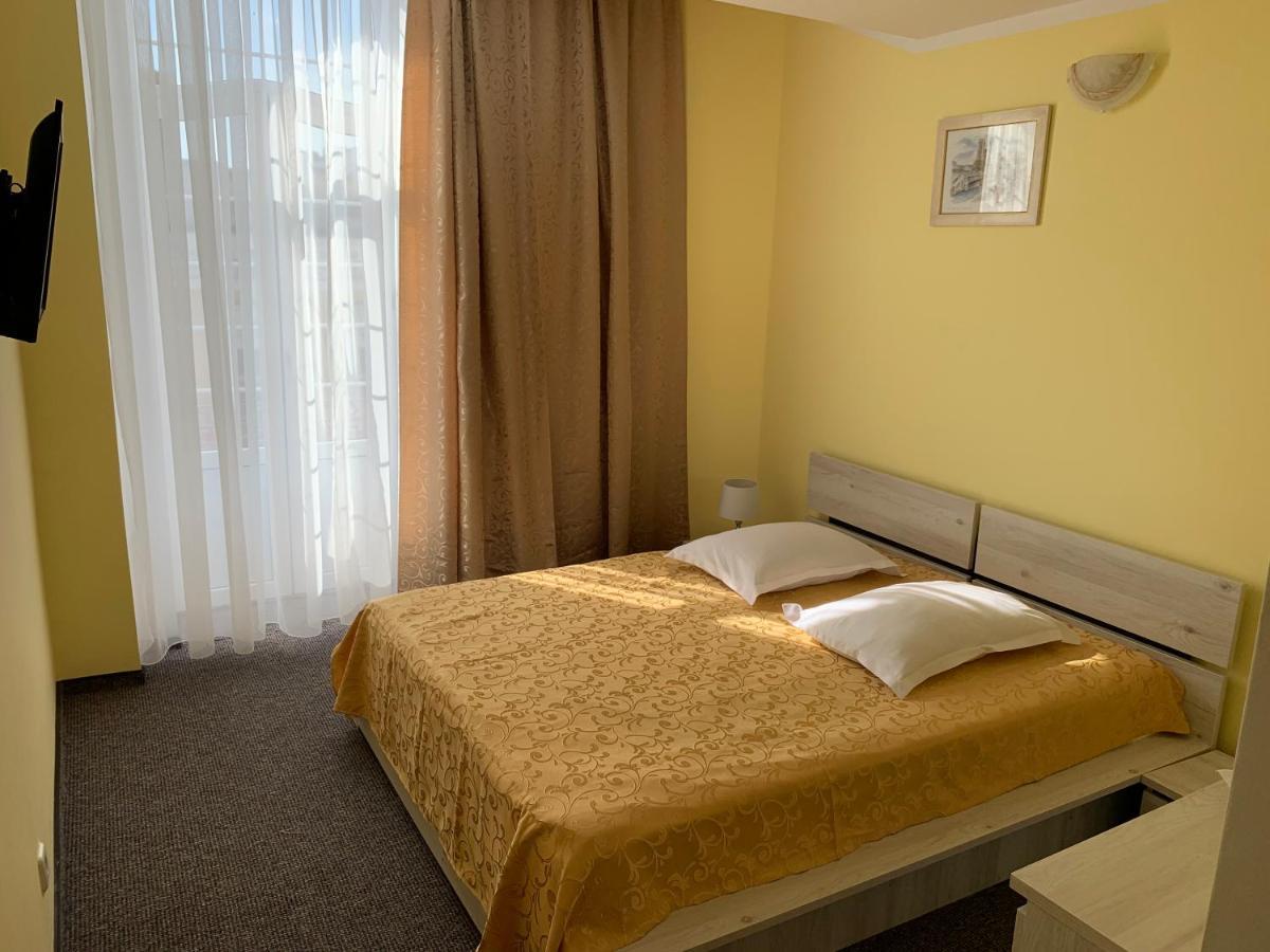 בוטוסאני Hotel Rares מראה חיצוני תמונה